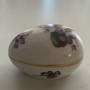 Vintage Hammersley bone China Victorian Violets trinket box